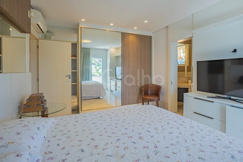 Casa com 6 dormitórios, sendo 5 suítes, em Jurerê Internacional: 22ª foto da galeria de imagens do imóvel