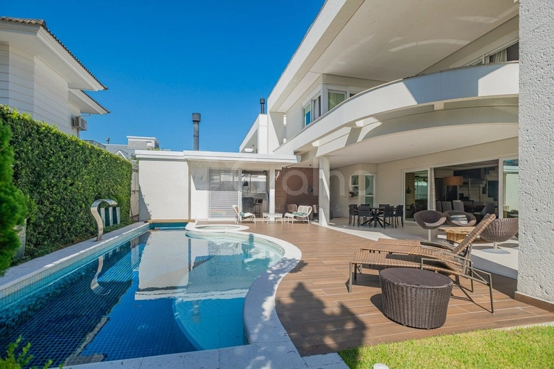 Casa com 6 dormitórios, sendo 5 suítes, em Jurerê Internacional: 3ª foto da galeria de imagens do imóvel