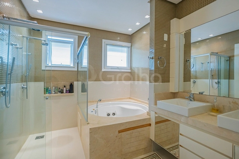 Casa com 6 dormitórios, sendo 5 suítes, em Jurerê Internacional: 20ª foto da galeria de imagens do imóvel