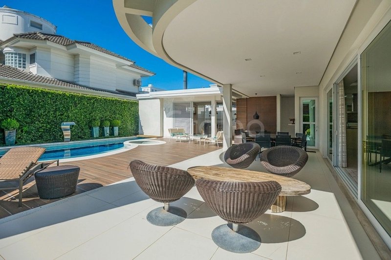 Casa com 6 dormitórios, sendo 5 suítes, em Jurerê Internacional: 43ª foto da galeria de imagens do imóvel