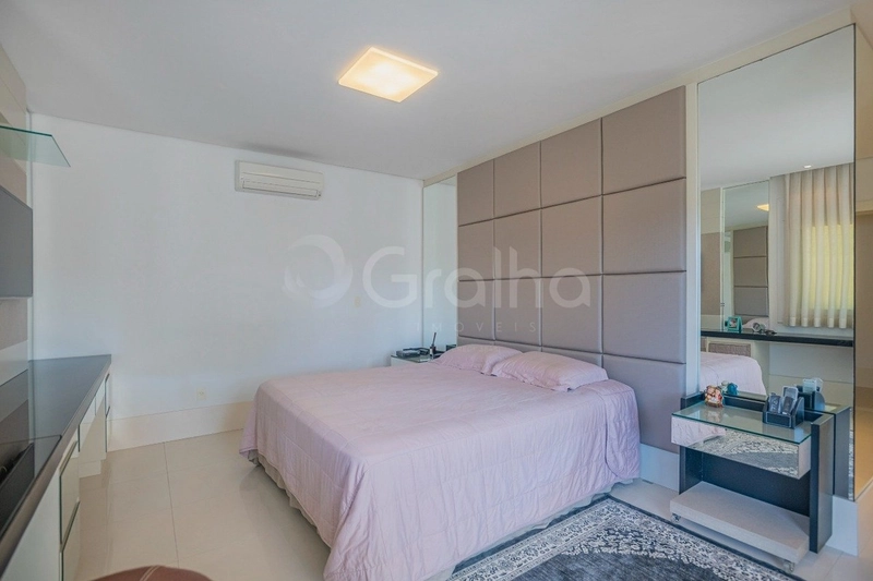 Casa com 6 dormitórios, sendo 5 suítes, em Jurerê Internacional: 17ª foto da galeria de imagens do imóvel