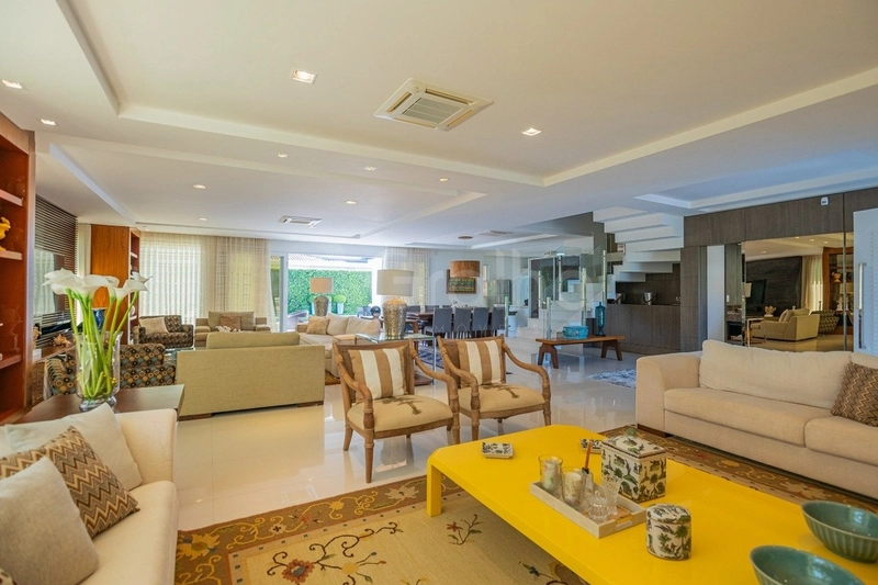 Casa com 6 dormitórios, sendo 5 suítes, em Jurerê Internacional: 6ª foto da galeria de imagens do imóvel