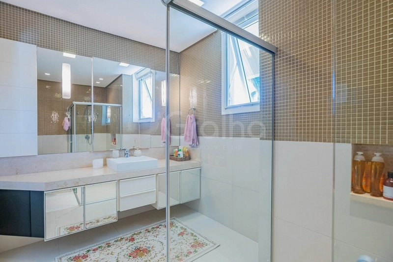 Casa com 6 dormitórios, sendo 5 suítes, em Jurerê Internacional: 26ª foto da galeria de imagens do imóvel