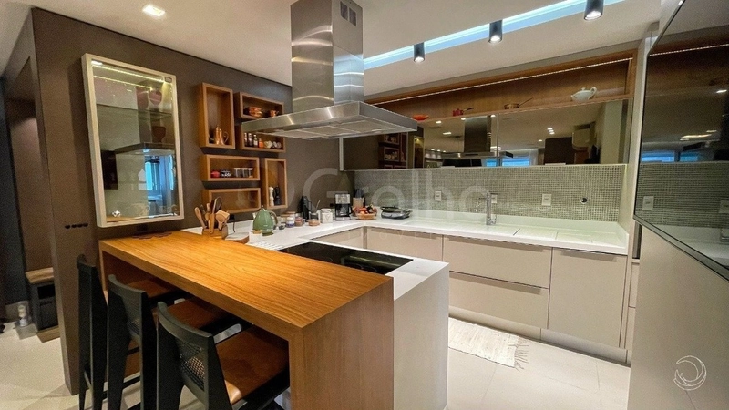 Apartamento com 3 suítes na Agronômica: 10ª foto da galeria de imagens do imóvel