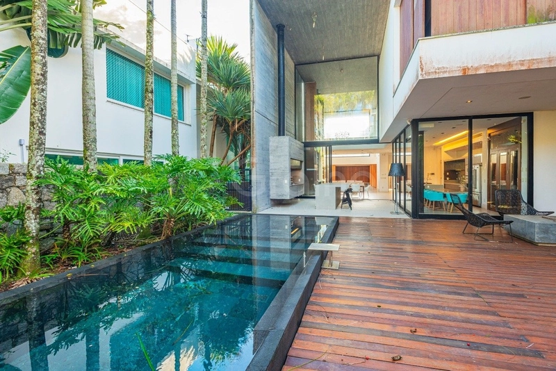 Casa condomínio com 5 dormitórios, sendo 3 suítes, no Cacupé