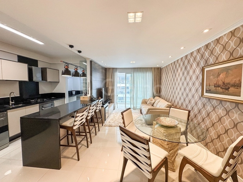 Apartamento com 2 suítes no Centro