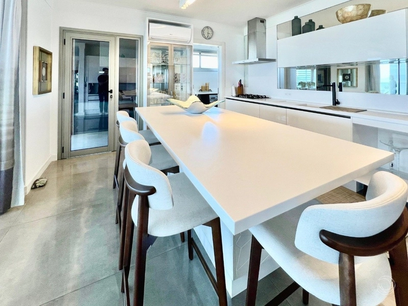 Apartamento com 4 suítes na Beira Mar: 6ª foto da galeria de imagens do imóvel