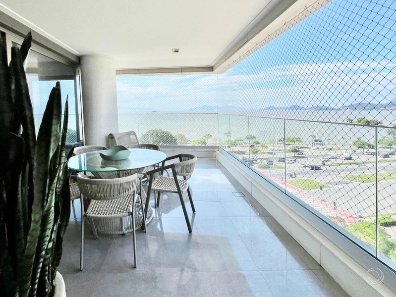 Apartamento com 4 suítes na Beira Mar: 7ª foto da galeria de imagens do imóvel
