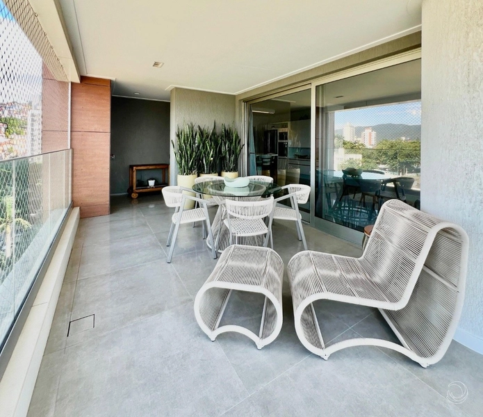 Apartamento com 4 suítes na Beira Mar: 8ª foto da galeria de imagens do imóvel