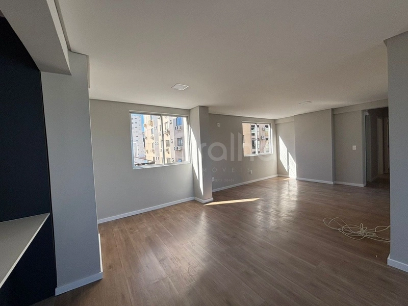 Apartamento com 4 dormitórios, sendo 1 suíte, no Centro: 13ª foto da galeria de imagens do imóvel