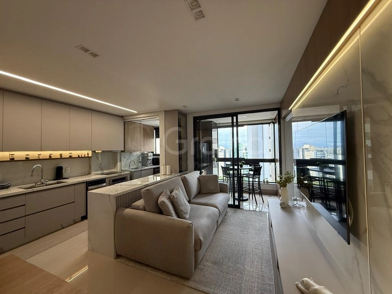 Apartamento com 2 dormitórios, sendo 1 suíte, na Agronômica: 2ª foto da galeria de imagens do imóvel