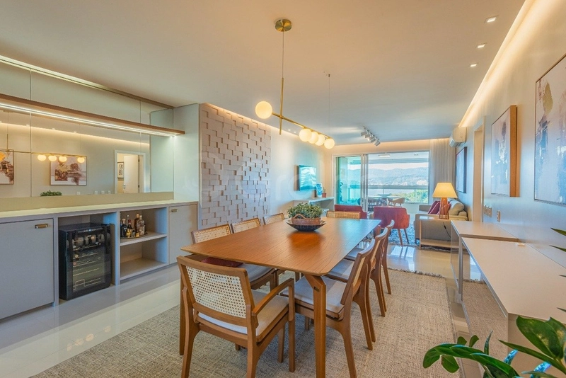Apartamento com 3 suítes na Agronômica: 4ª foto da galeria de imagens do imóvel