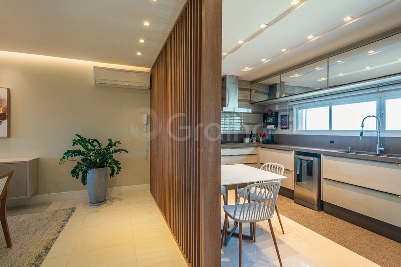 Apartamento com 3 suítes na Agronômica: 10ª foto da galeria de imagens do imóvel
