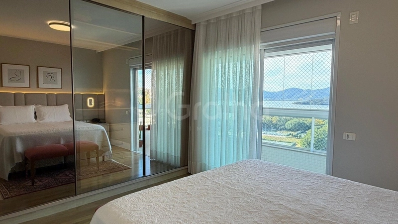 Apartamento com 3 suítes na Agronômica: 12ª foto da galeria de imagens do imóvel