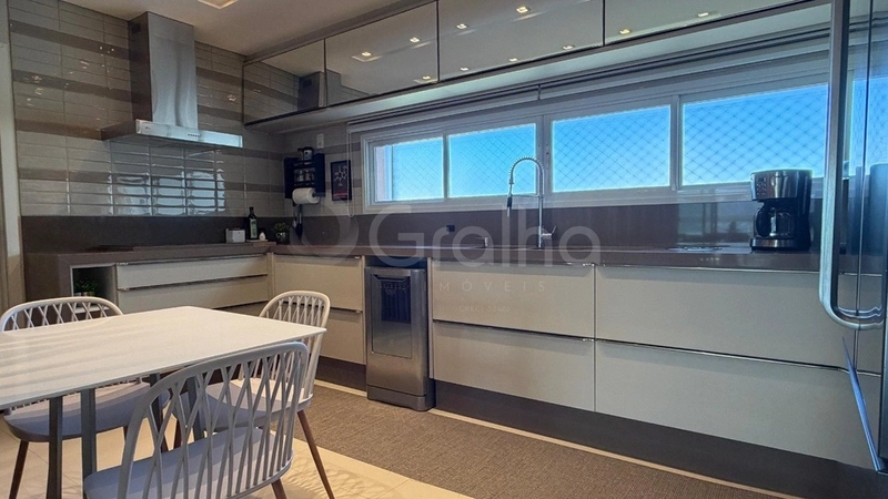 Apartamento com 3 suítes na Agronômica: 8ª foto da galeria de imagens do imóvel
