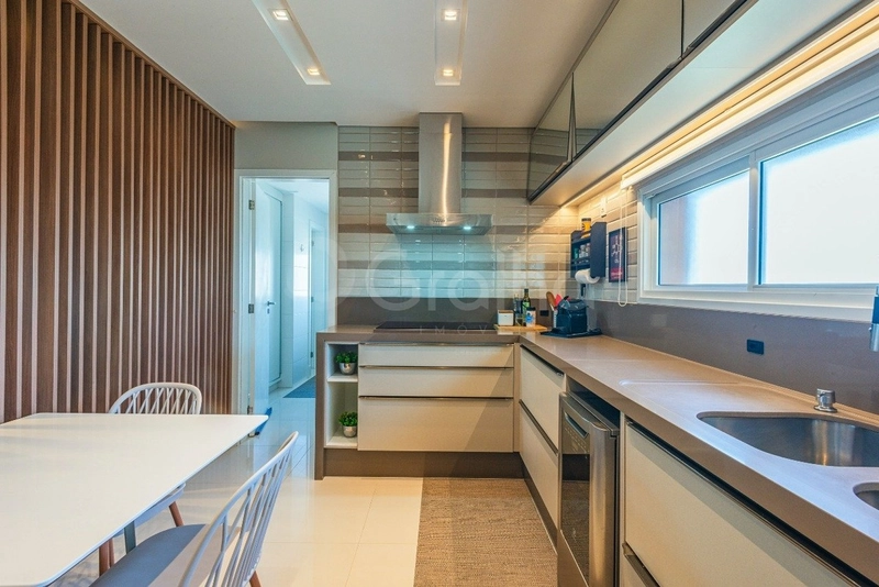 Apartamento com 3 suítes na Agronômica: 11ª foto da galeria de imagens do imóvel