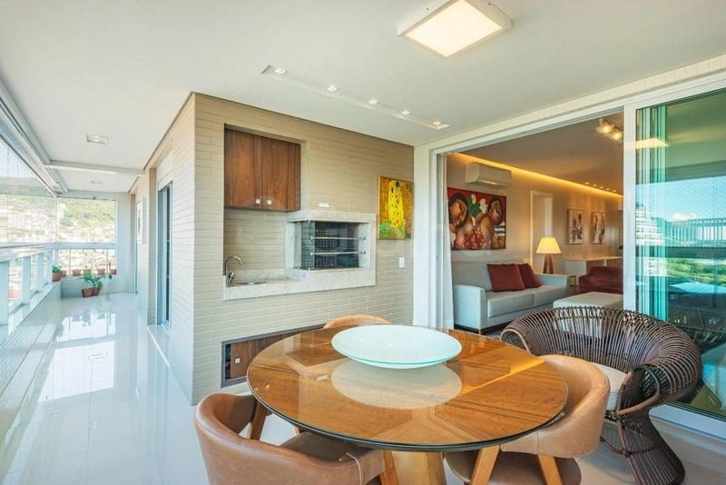 Apartamento com 3 suítes na Agronômica: 8ª foto da galeria de imagens do imóvel