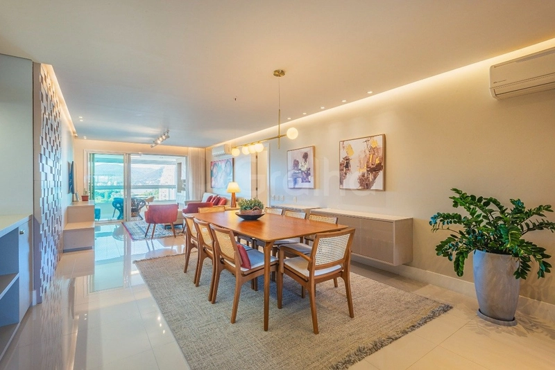 Apartamento com 3 suítes na Agronômica