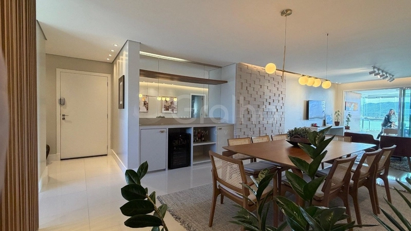 Apartamento com 3 suítes na Agronômica: 4ª foto da galeria de imagens do imóvel