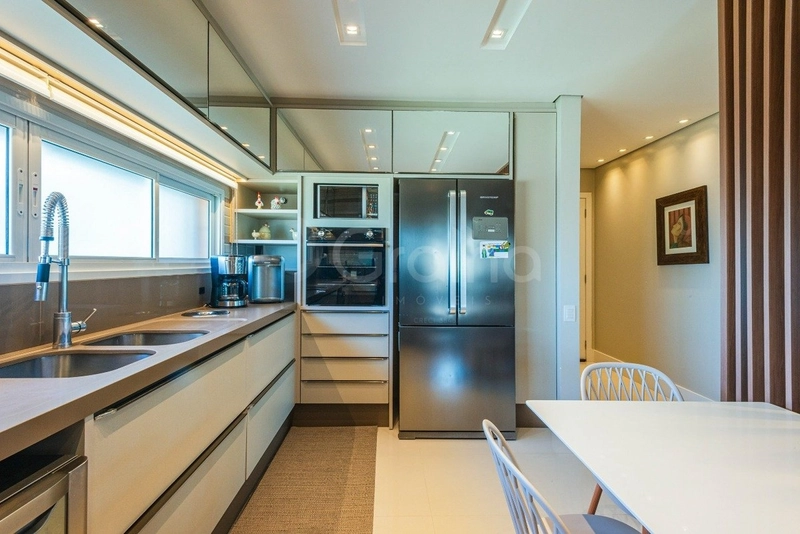Apartamento com 3 suítes na Agronômica: 12ª foto da galeria de imagens do imóvel