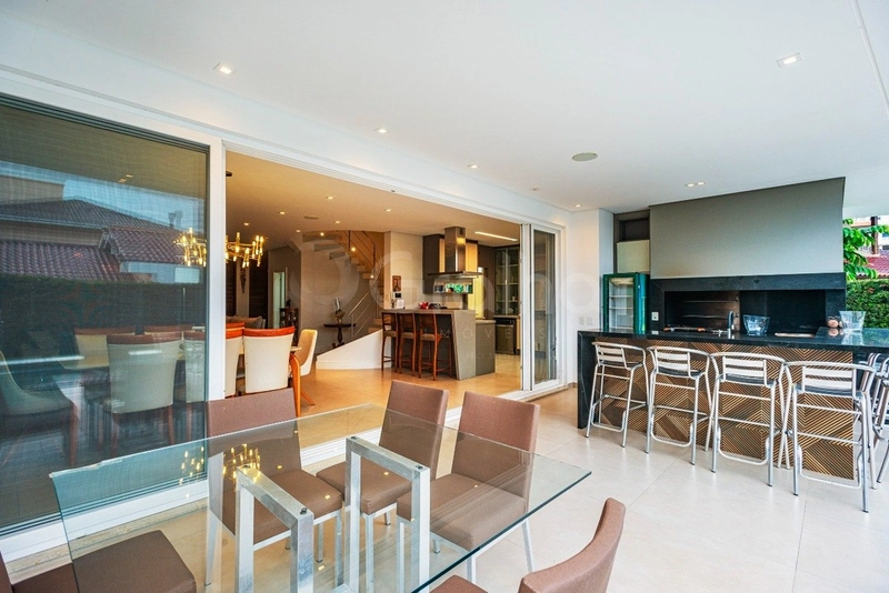 Casa com 5 suítes em Jurerê Internacional: 6ª foto da galeria de imagens do imóvel