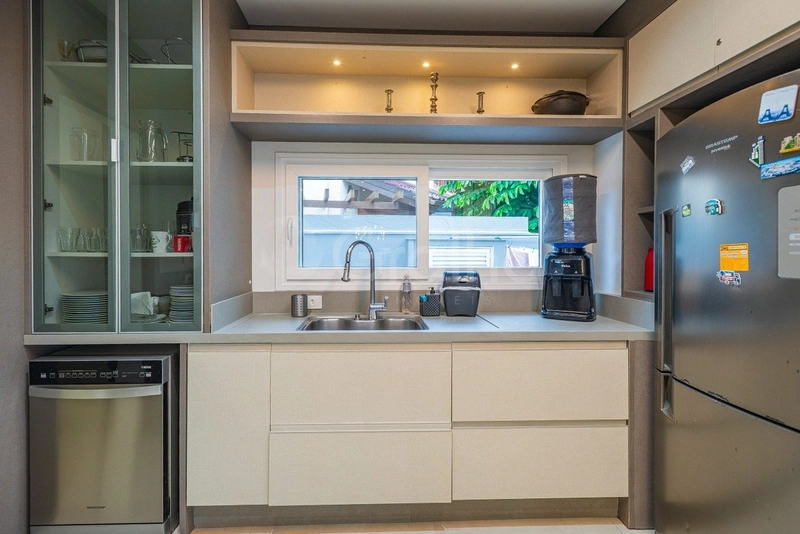 Casa com 5 suítes em Jurerê Internacional: 8ª foto da galeria de imagens do imóvel