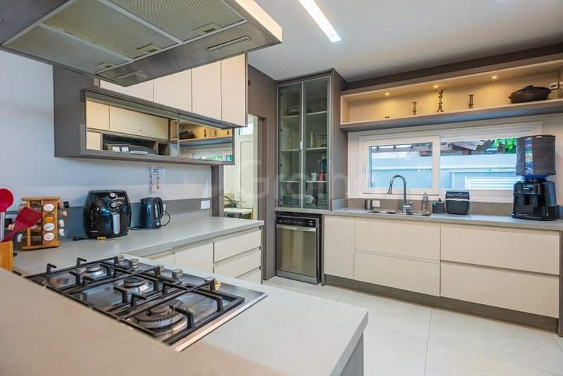 Casa com 5 suítes em Jurerê Internacional: 7ª foto da galeria de imagens do imóvel