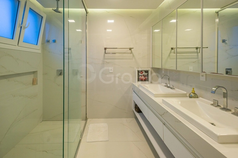Casa com 5 suítes em Jurerê Internacional: 16ª foto da galeria de imagens do imóvel