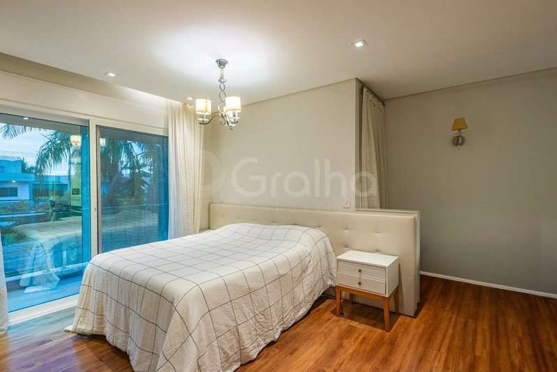 Casa com 5 suítes em Jurerê Internacional: 12ª foto da galeria de imagens do imóvel