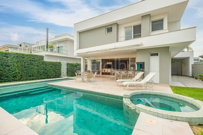 Casa com 5 suítes em Jurerê Internacional: 1ª foto da galeria de imagens do imóvel