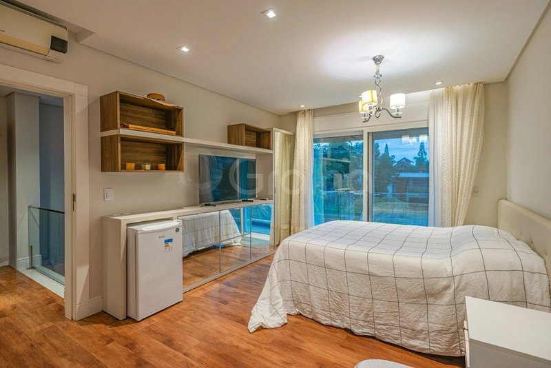 Casa com 5 suítes em Jurerê Internacional: 18ª foto da galeria de imagens do imóvel