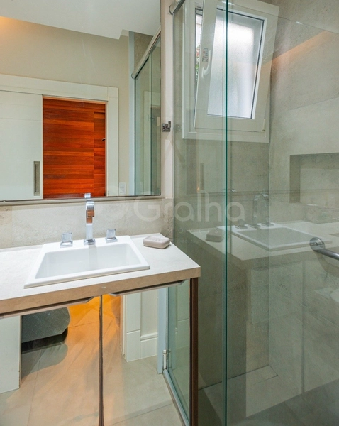 Casa com 5 suítes em Jurerê Internacional: 38ª foto da galeria de imagens do imóvel