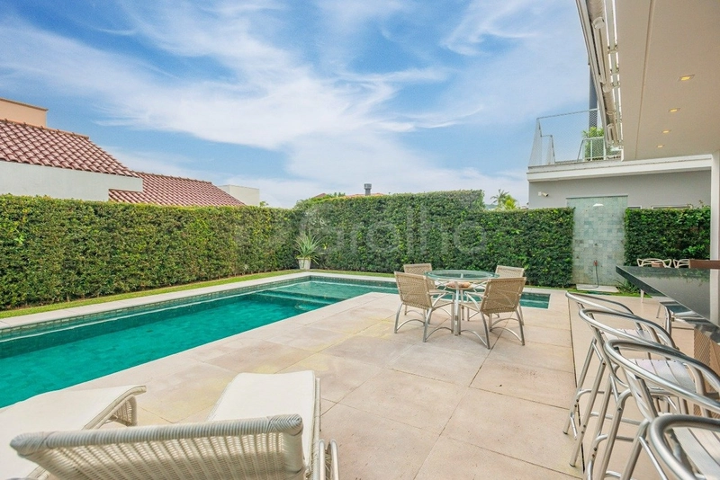 Casa com 5 suítes em Jurerê Internacional: 43ª foto da galeria de imagens do imóvel