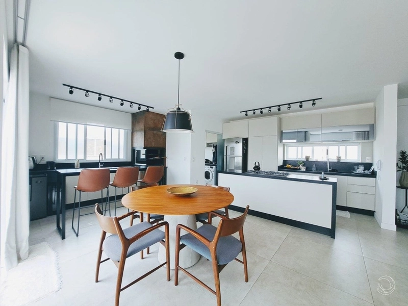 Cobertura duplex com 3 suítes na Agronômica: 6ª foto da galeria de imagens do imóvel