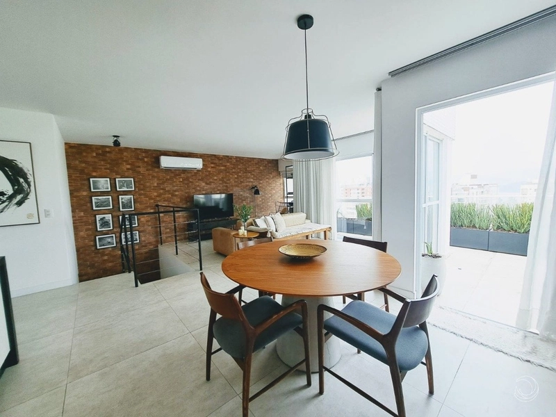 Cobertura duplex com 3 suítes na Agronômica: 1ª foto da galeria de imagens do imóvel