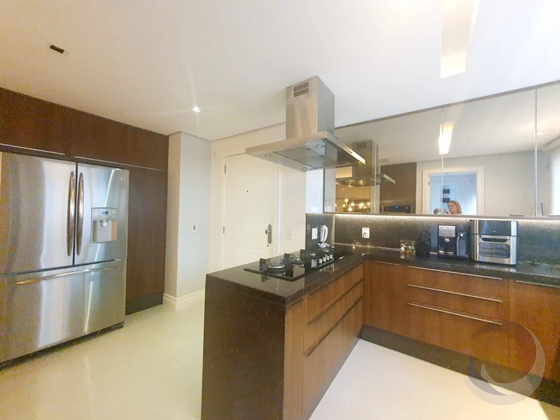 Apartamento com 4 dormitórios, sendo 2 suítes, na Agronômica: 14ª foto da galeria de imagens do imóvel
