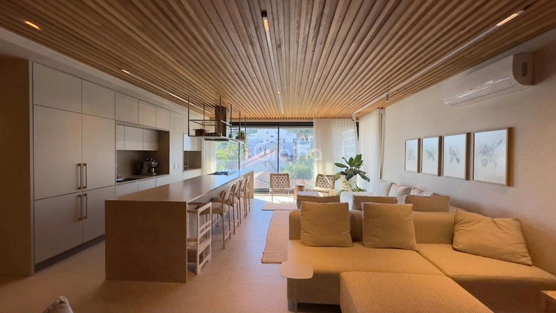 Apartamento com 3 dormitórios, sendo 2 suítes, em Jurerê: 1ª foto da galeria de imagens do imóvel