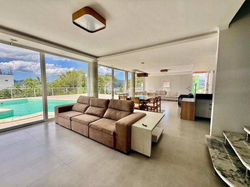 Casa residencial com 3 suítes na Agronômica: 2ª foto da galeria de imagens do imóvel