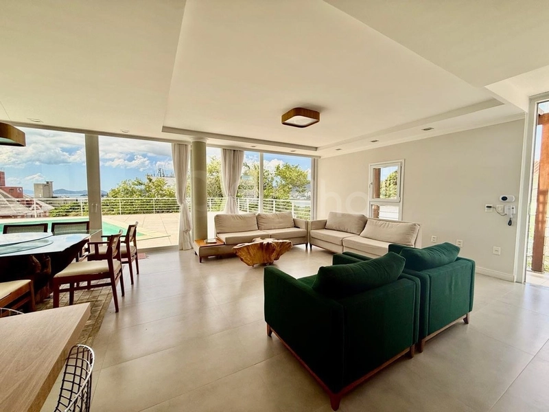 Casa residencial com 3 suítes na Agronômica: 3ª foto da galeria de imagens do imóvel