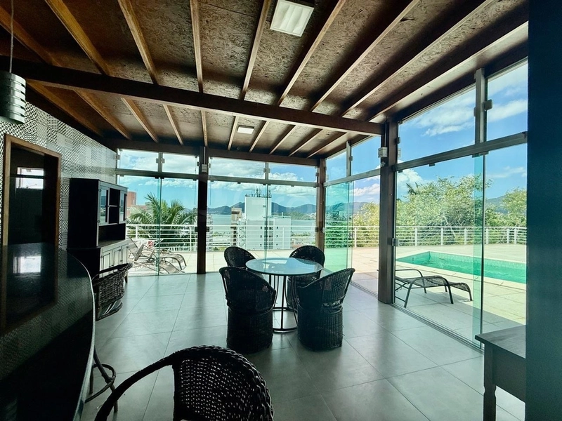 Casa residencial com 3 suítes na Agronômica: 32ª foto da galeria de imagens do imóvel