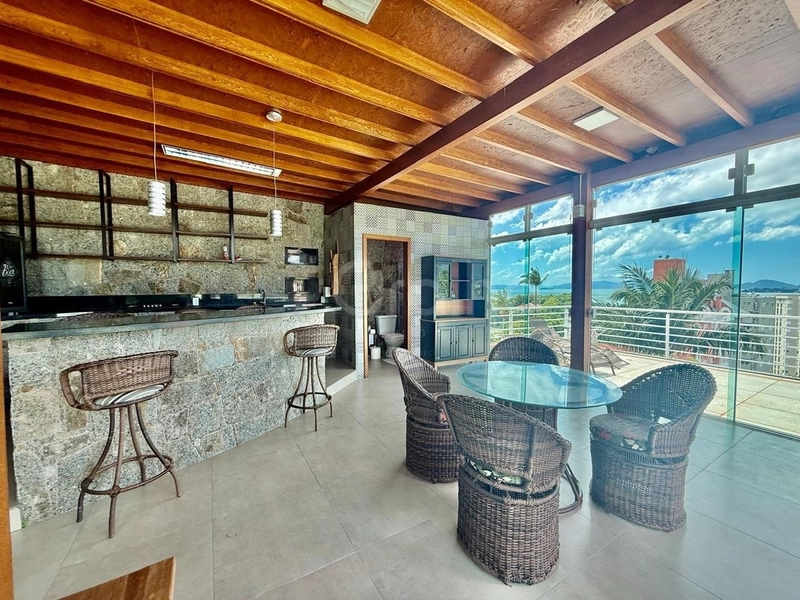 Casa residencial com 3 suítes na Agronômica: 30ª foto da galeria de imagens do imóvel