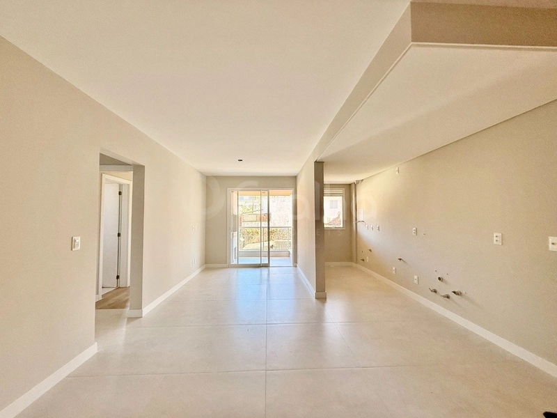 Apartamento com 2 dormitórios, sendo 1 suíte, na Agronômica: 1ª foto da galeria de imagens do imóvel