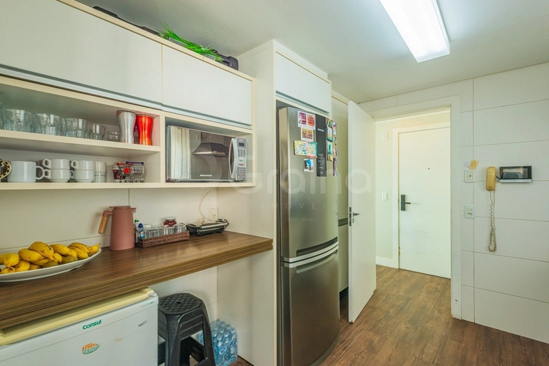 Apartamento com 4 dormitórios, sendo 1 suíte, na Agronômica: 13ª foto da galeria de imagens do imóvel