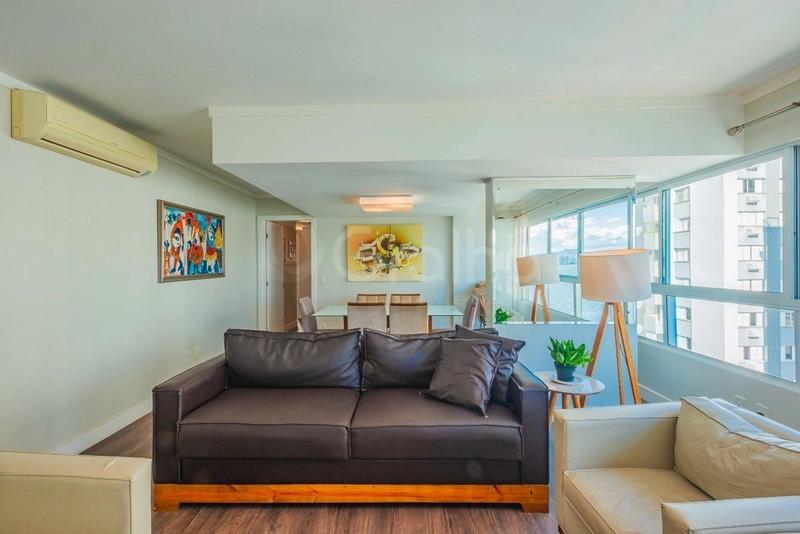 Apartamento com 4 dormitórios, sendo 1 suíte, na Agronômica: 8ª foto da galeria de imagens do imóvel