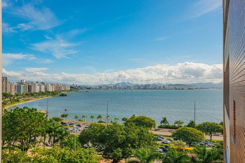 Apartamento com 4 dormitórios, sendo 1 suíte, na Agronômica: 2ª foto da galeria de imagens do imóvel
