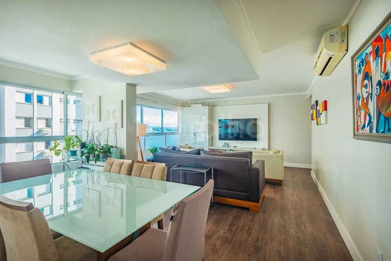 Apartamento com 4 dormitórios, sendo 1 suíte, na Agronômica: 3ª foto da galeria de imagens do imóvel