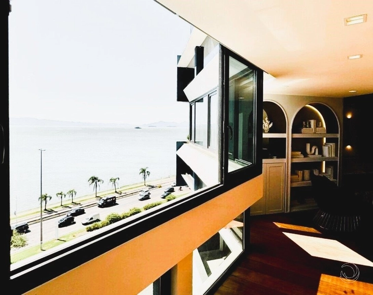 Apartamento Beira Mar com 3 suítes e 2 vagas: 3ª foto da galeria de imagens do imóvel