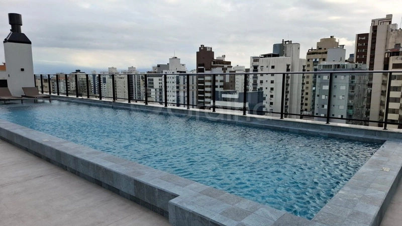 Apartamento com 2 suítes no Centro