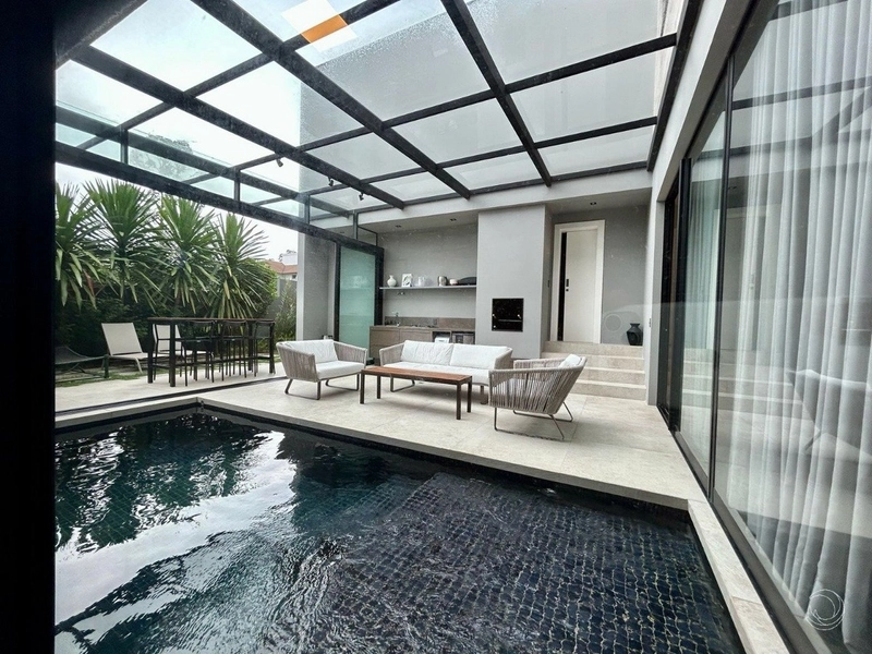 Casa Alto Padrão com 6 suítes em Cacupé: 2ª foto da galeria de imagens do imóvel