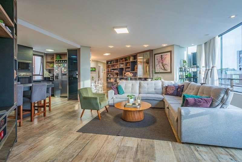 Apartamento com 4 suítes na Beira-Mar